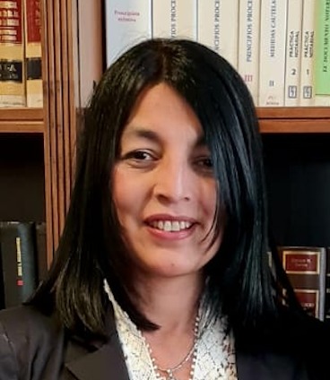Elena Karina Aranquiz - Abogada especialista en derecho laboral del Estudio Jurídico A&B